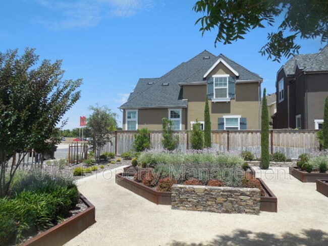Building Photo - 1209 Lavande Dr