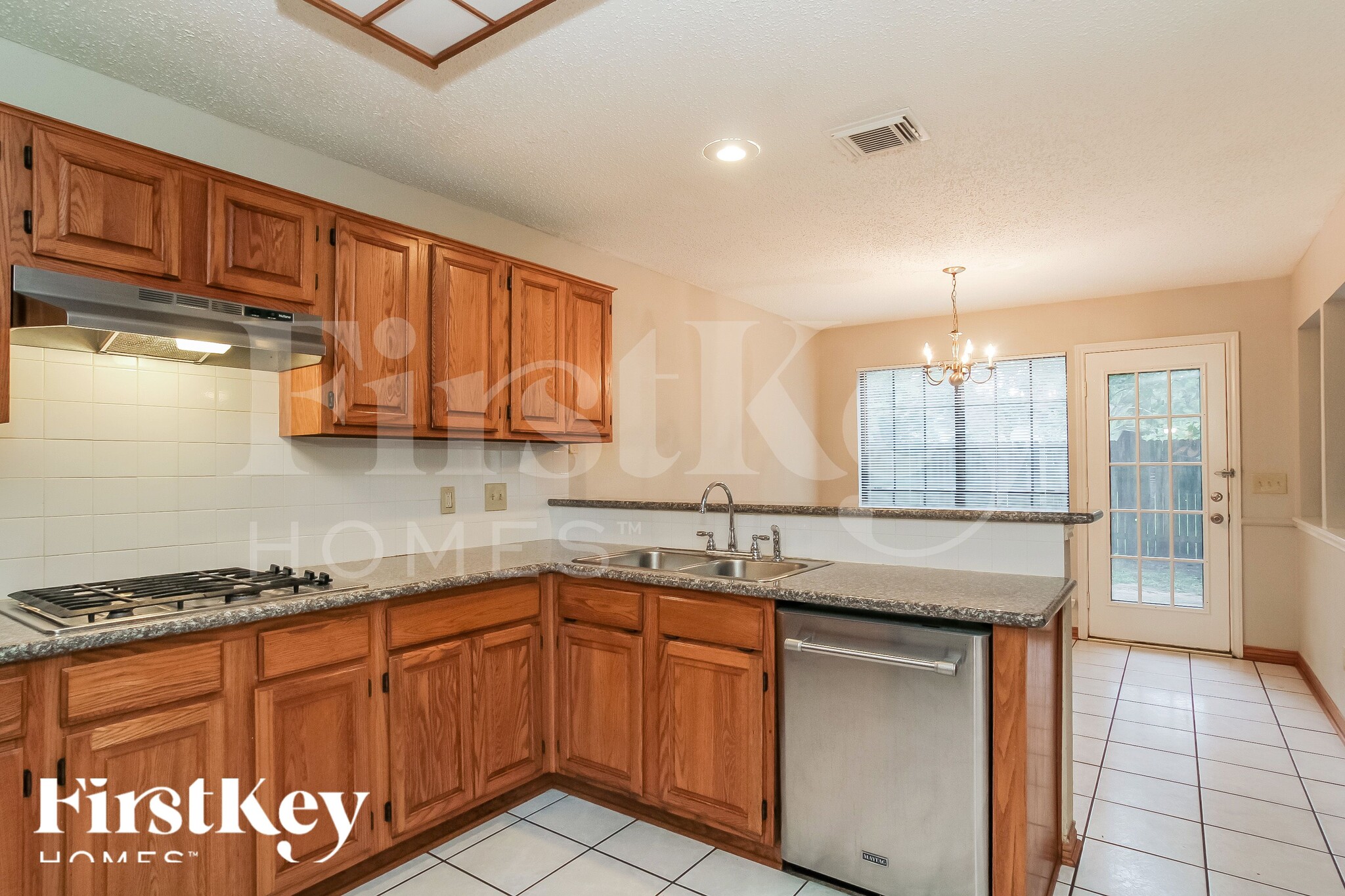 Building Photo - 17026 River Willow Dr