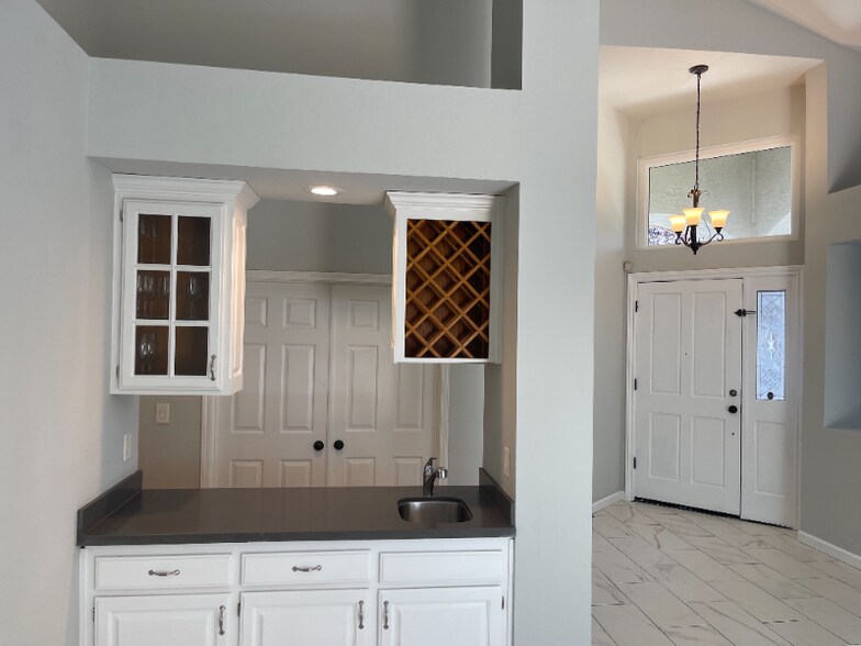 Building Photo - 2468 Del mar Ct