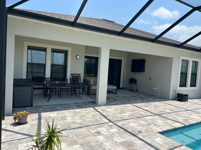 Building Photo - 2546 Kamin Dr