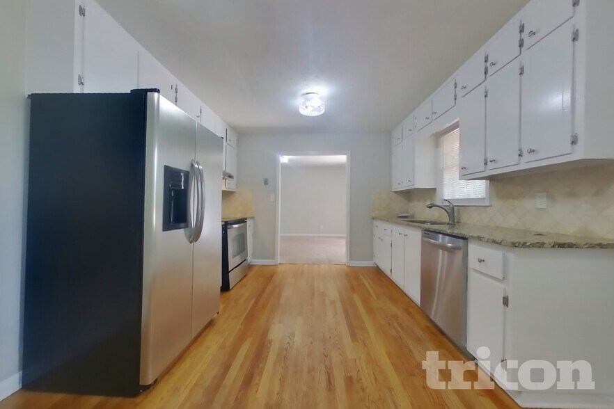 Building Photo - 2301 Cochise Dr