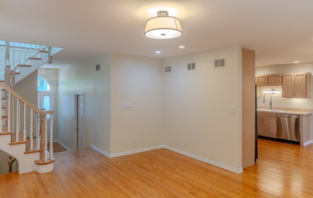 Building Photo - 3121 Lake Ave
