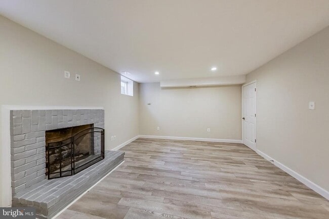 Building Photo - 12004 Montrose Village Terrace