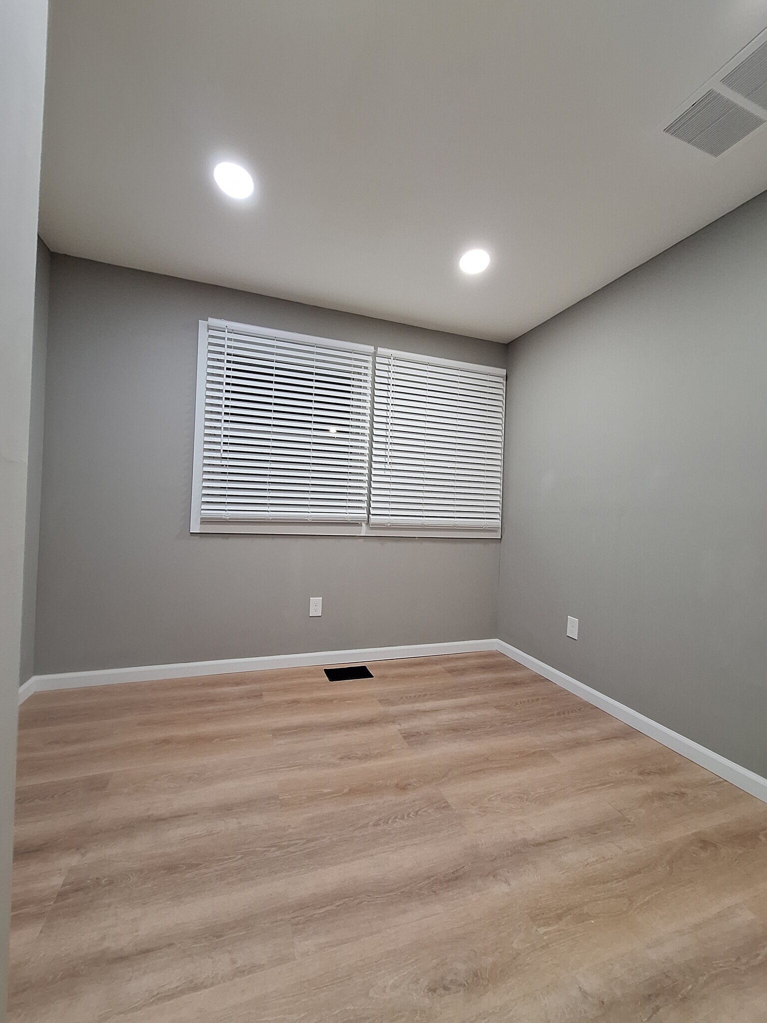 Bedroom4 - 14 N Broadway