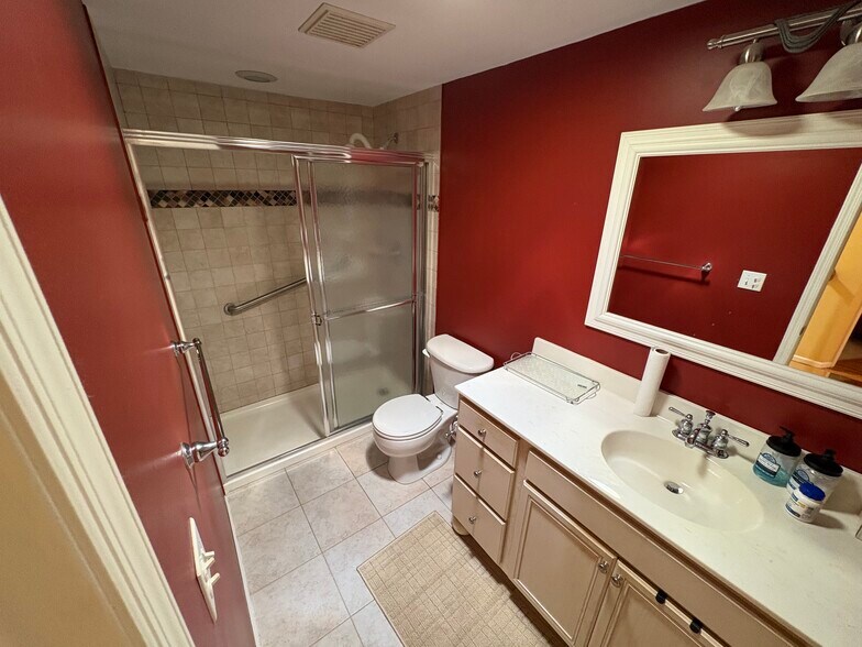 Building Photo - 586 Blue Ridge Dr