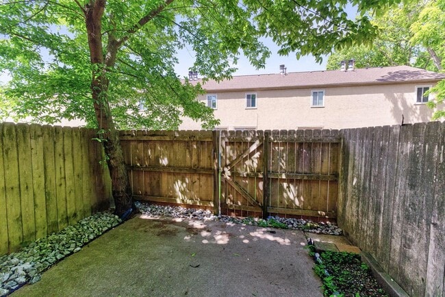 Building Photo - 6477 Brookedge Ct