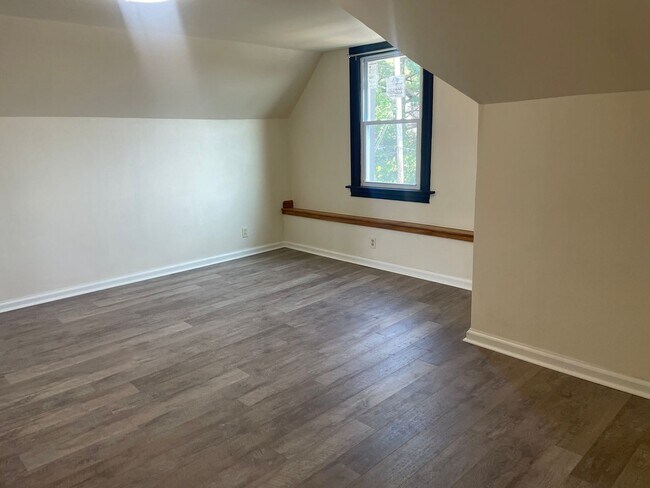 Building Photo - 192 Sheridan