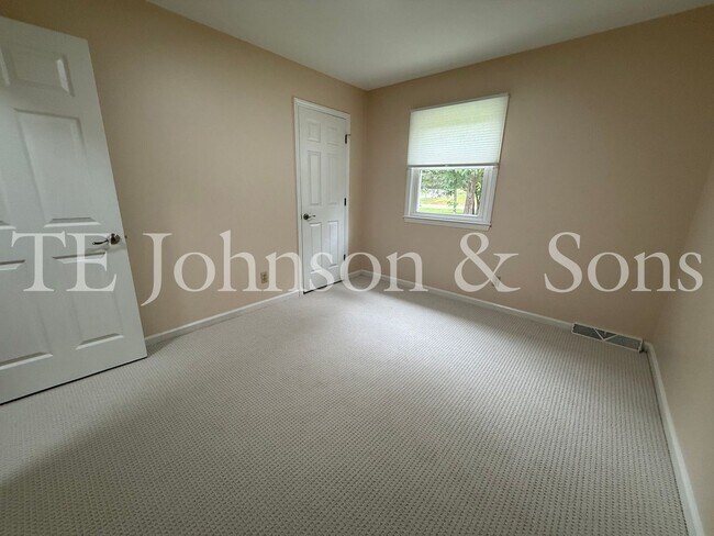 Building Photo - 3 Bedroom Close to Mt. Tabor