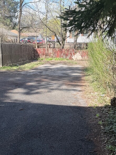 Building Photo - 2129 James St