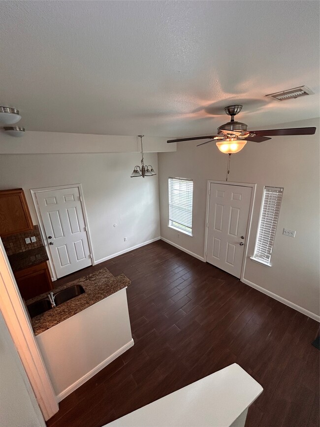 Building Photo - 6837 Larkstone St