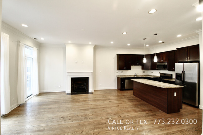 Building Photo - Fulton Market Condo-Quality 3 bedroom 2 ba...