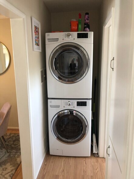 Washer/Dryer - 2041 Euclid St