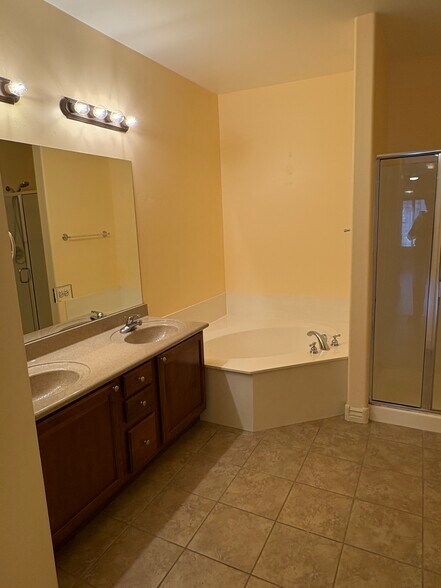 Double vanity, tub and walk-in shower - 5450 E Deer Valley Dr