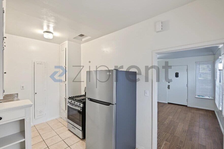 Building Photo - Unit 4268