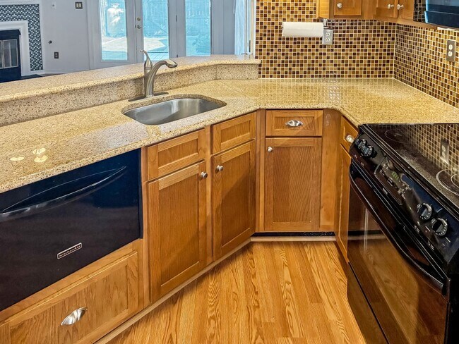 Building Photo - Updated 2-Bedroom Home in Henrico with Pat...