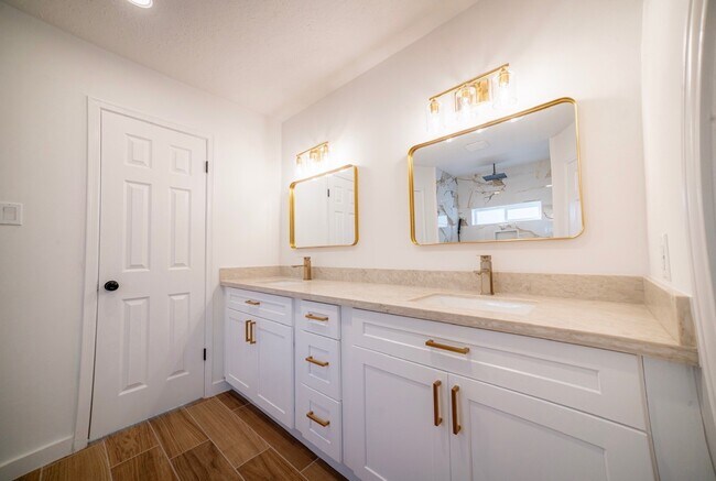 Building Photo - 3547 Glenwood Springs Dr
