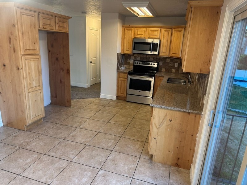 Building Photo - 4481 S Woodgrove Dr