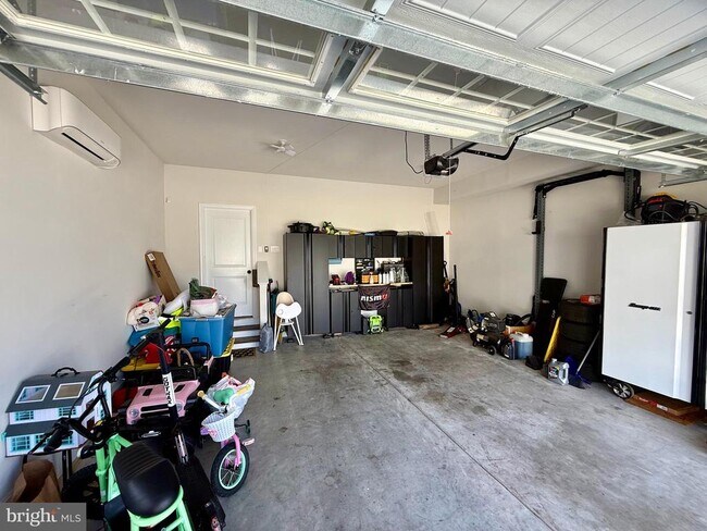 Building Photo - 9374 Mulligan Way