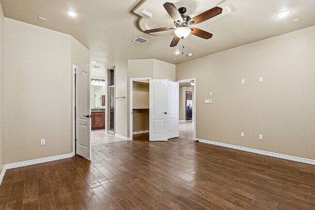 Building Photo - Corner 3 bedroom 3 bath home in Northwest El Paso