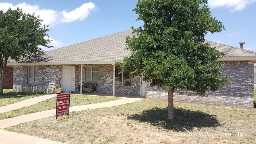 Building Photo - 3208 111th St