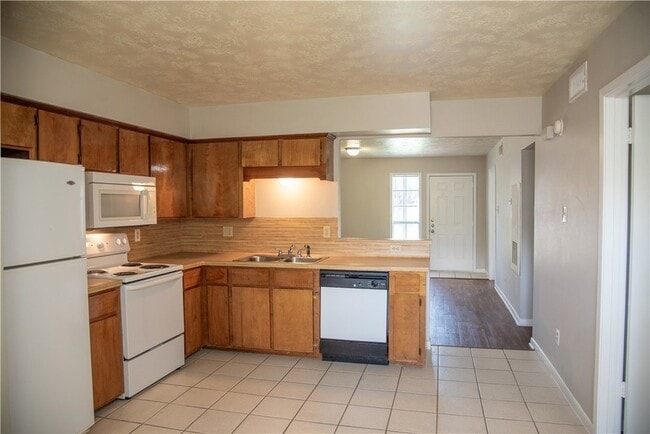 Building Photo - 1902 Woodsman Dr