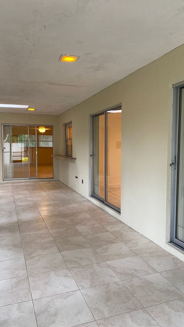 Building Photo - Private Siesta Key Retreat Minutes from World-Famous Beach