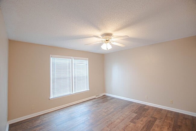 Building Photo - Pet Friendly in Sango!