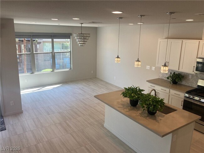 Building Photo - 1247 Rock Hls St