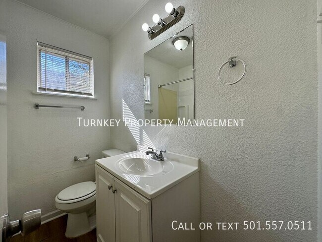 Building Photo - 204 Smart St