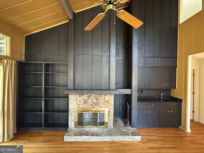 Building Photo - 180 Woodstone Dr