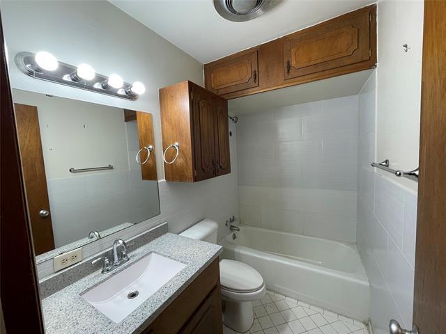 Building Photo - 409 Royal St