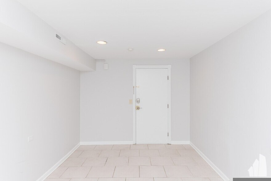 Building Photo - 1944 N Bissell St