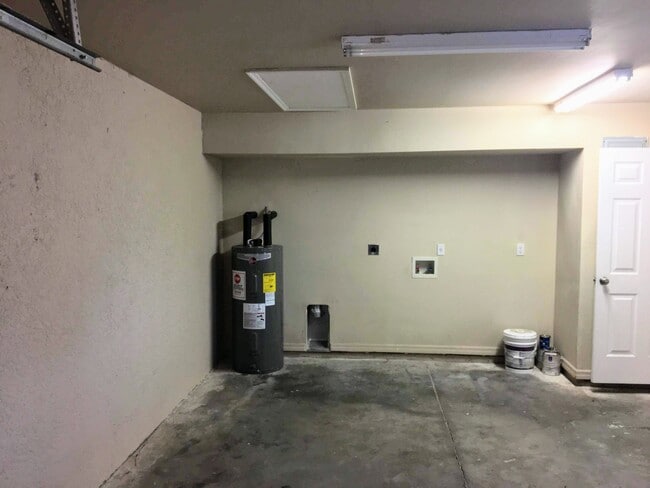 Building Photo - 2213 Armour Rd