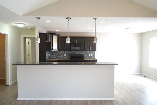 Building Photo - Beautiful 4 bedroom home for rent in Ozark!