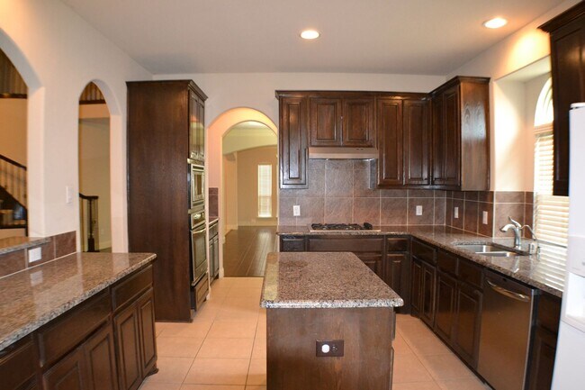 Building Photo - 6 Bed 4 Bath House for Lease - Plano - GOOD LOCATION!