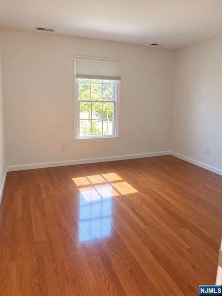 Building Photo - 120 White Pine Ct