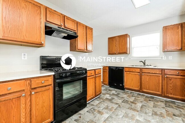 Building Photo - 3 Bedroom Pet-Friendly Home in LOCUST GROVE, GA with Main Street Renewal