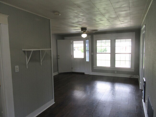Building Photo - 708 S Hwy 22 A