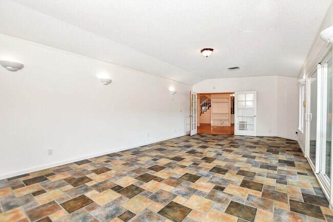 Building Photo - 805 Hawk Ct