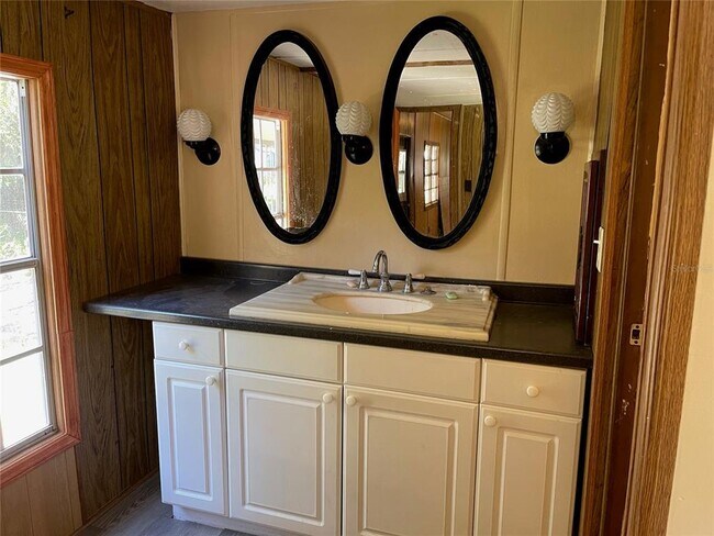 Building Photo - 3501 Forest Dr