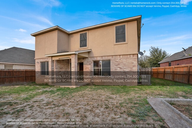 Building Photo - 3 Bedroom 2.5 Bath Available