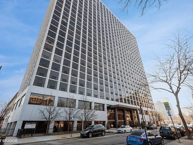 Primary Photo - 4343 N CLARENDON Ave