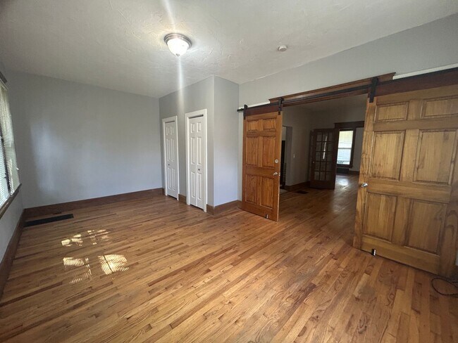 Building Photo - 3 Bedroom with a bonus room in East Davenport