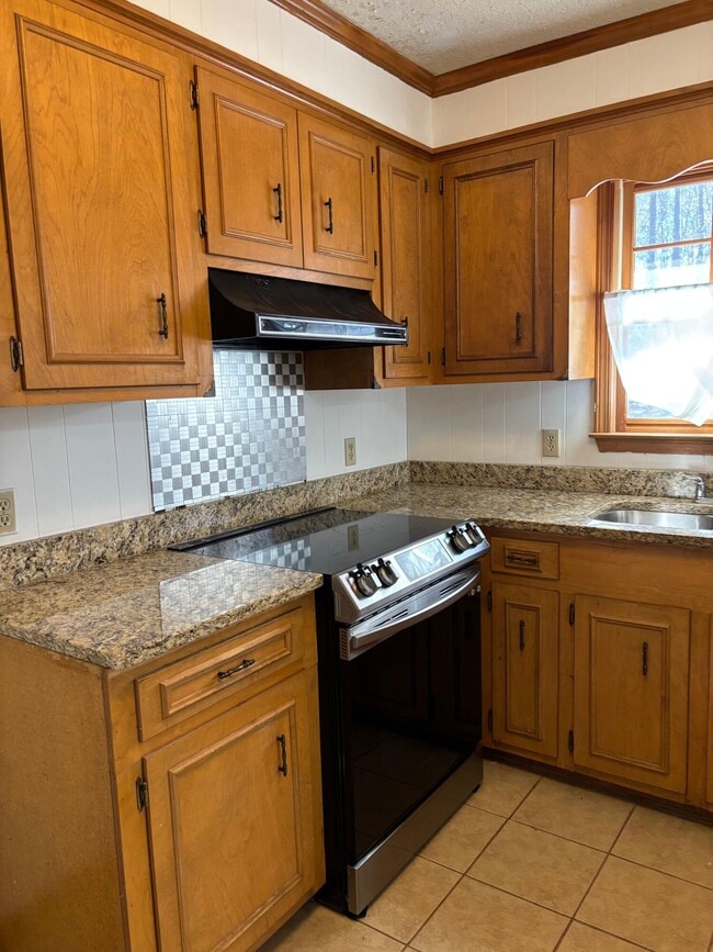 Building Photo - 1460 Crowndale Dr