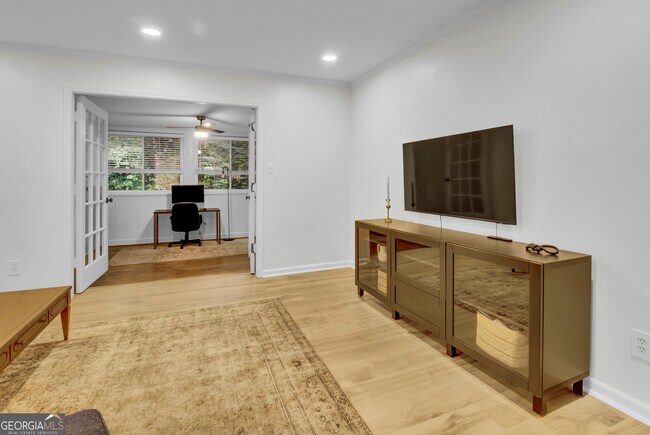 Building Photo - 12 Vista Square NW