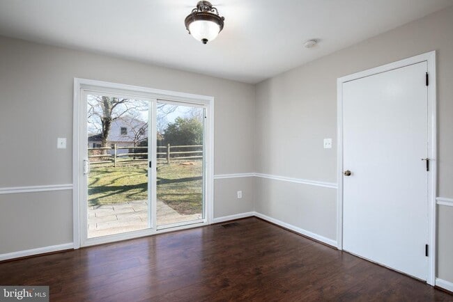 Building Photo - 8000 Rivermont Ct