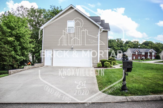 Building Photo - 5722 Rhyne Cove Ln