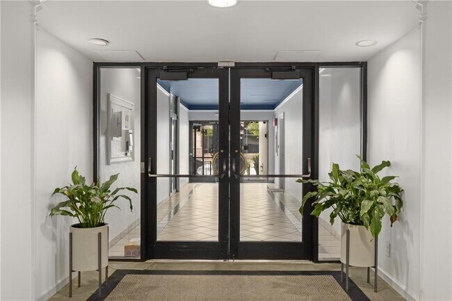 Building Photo - 1421 Peachtree St NE