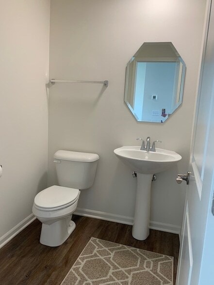 Building Photo - 285 Lakeshore Dr