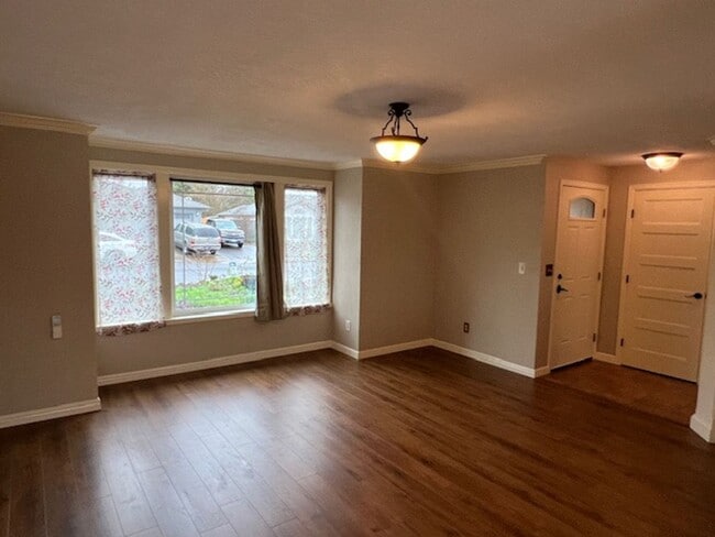 Building Photo - NEW TO MARKET, CLOSE TO SOUTH MEDFORD HIGH SCHOOL